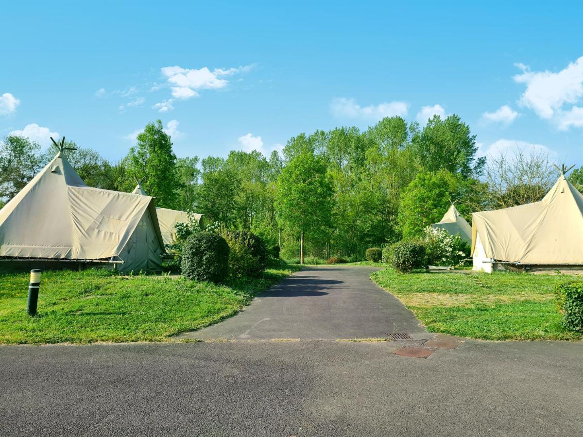 Resort & Camping - Val De Braye Bessé-sur-Braye 外观 照片