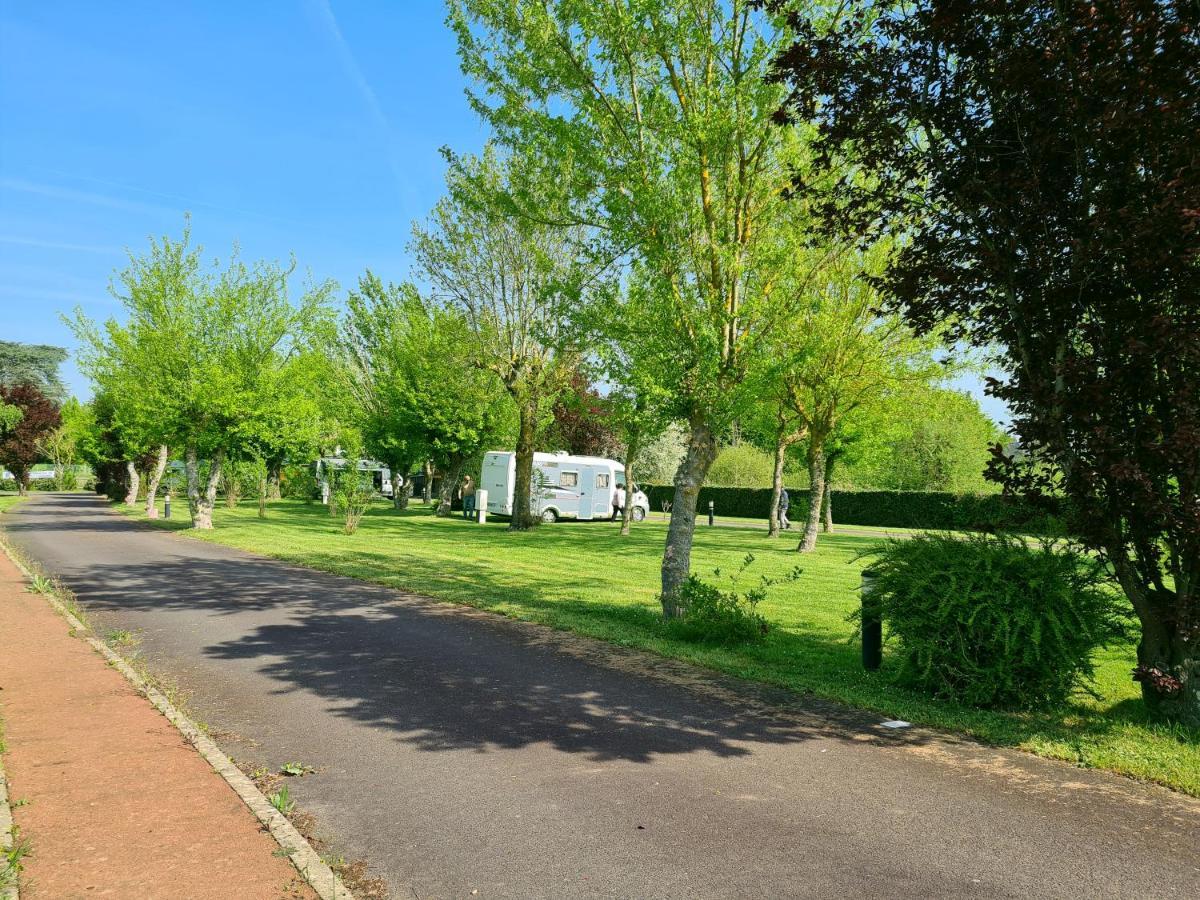 Resort & Camping - Val De Braye Bessé-sur-Braye 外观 照片