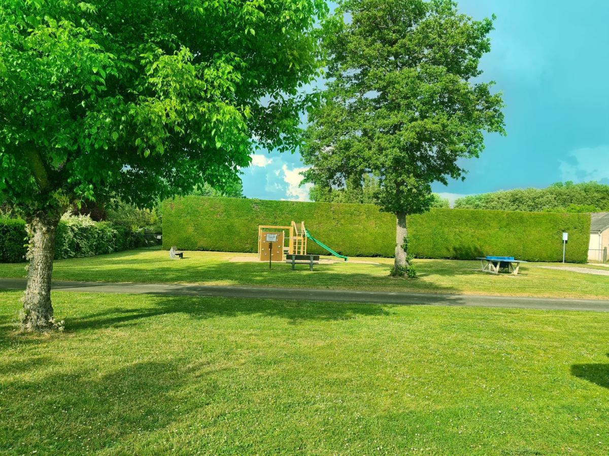 Resort & Camping - Val De Braye Bessé-sur-Braye 外观 照片