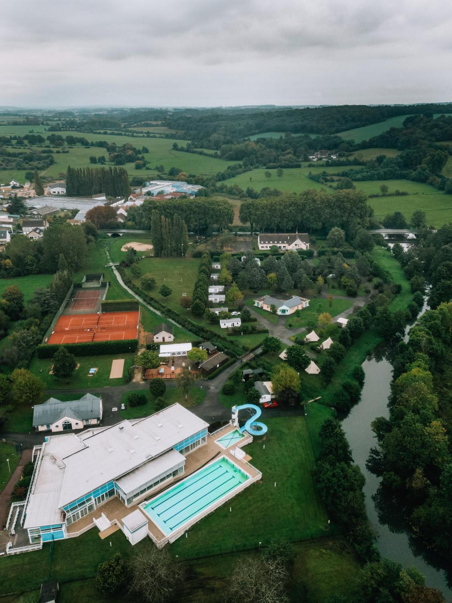 Resort & Camping - Val De Braye Bessé-sur-Braye 外观 照片